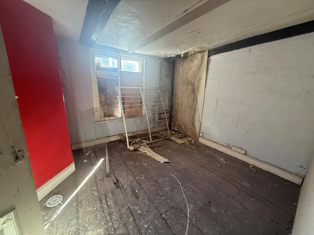 Lot: 90 - COMMERCIAL PROPERTY WITH POTENTIAL - Room